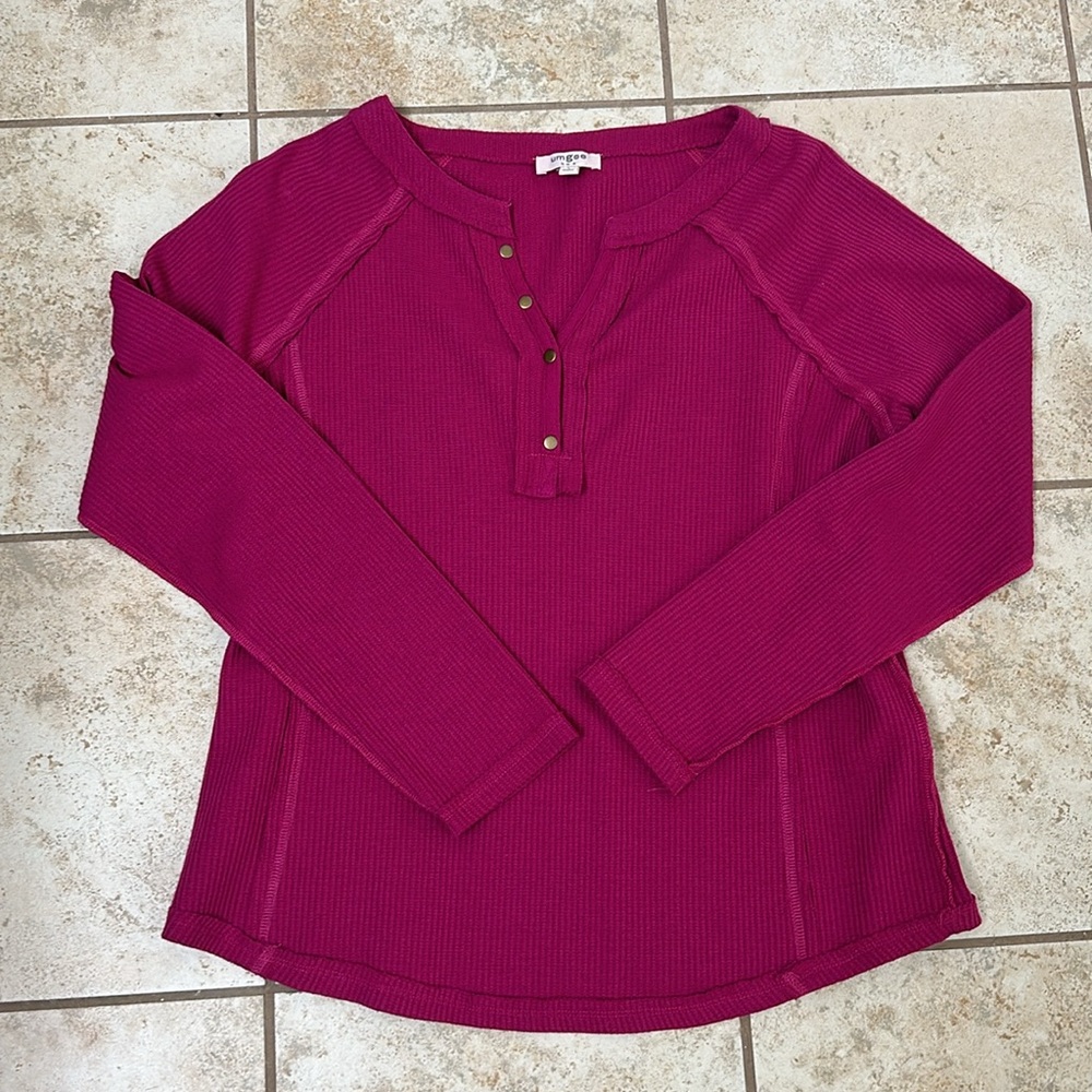 NWT! UMGEE THERMAL PINK LOVE SLEEVE BUTTON TOP SIZE LARGE